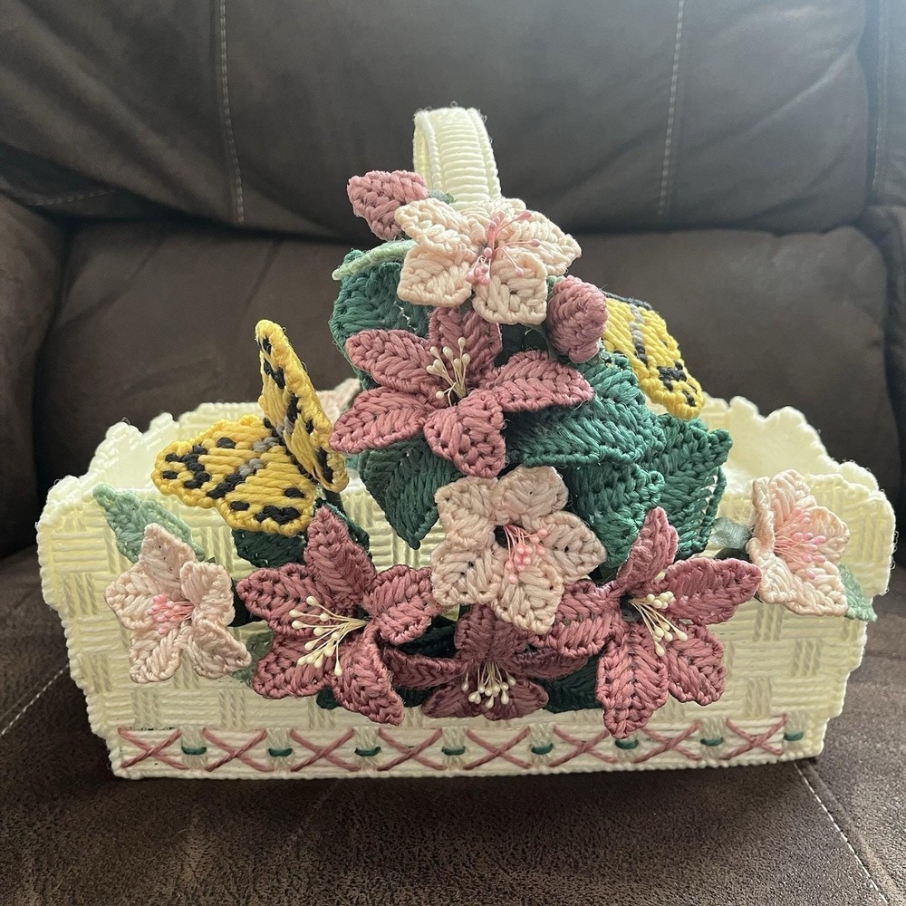 VTG Handmade Crochet Kleenex Box Cover Floral Spring Bouquet Cabincore Victorian